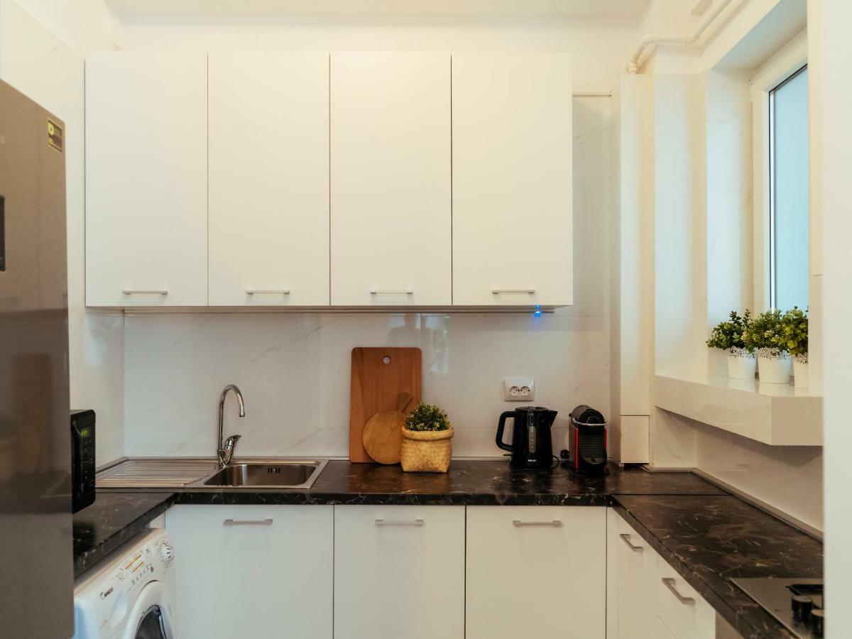 Alba Apartment On Calea Victoriei Bukares Bagian luar foto