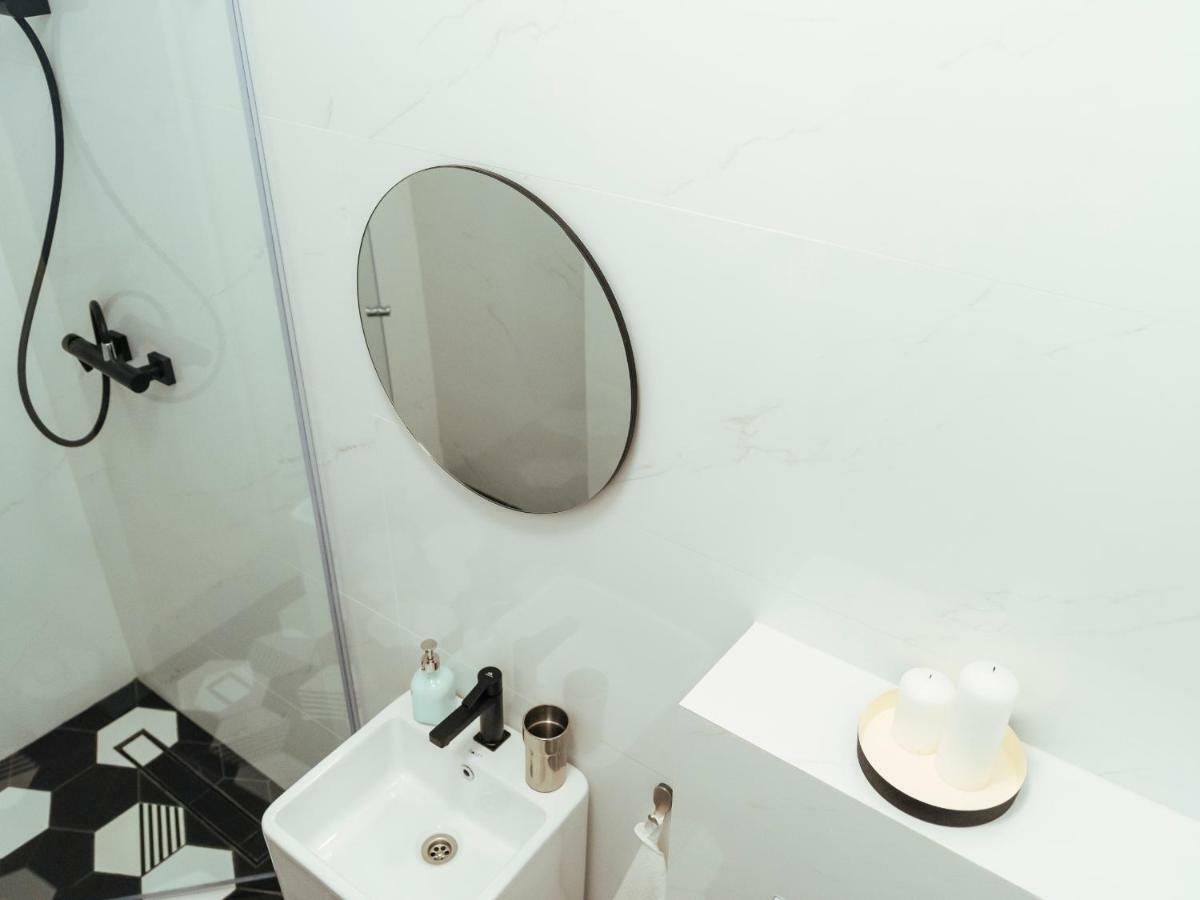 Alba Apartment On Calea Victoriei Bukares Bagian luar foto