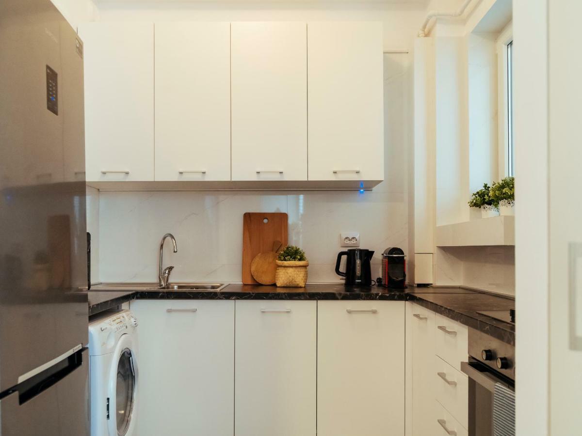 Alba Apartment On Calea Victoriei Bukares Bagian luar foto