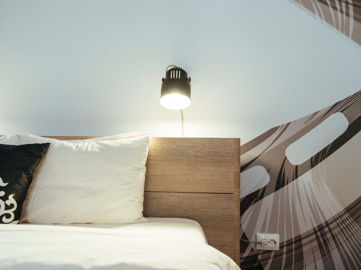 Alba Apartment On Calea Victoriei Bukares Bagian luar foto