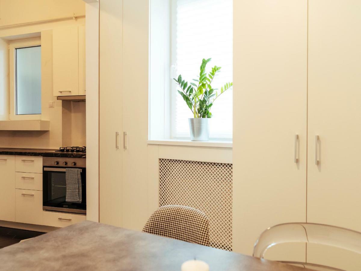 Alba Apartment On Calea Victoriei Bukares Bagian luar foto