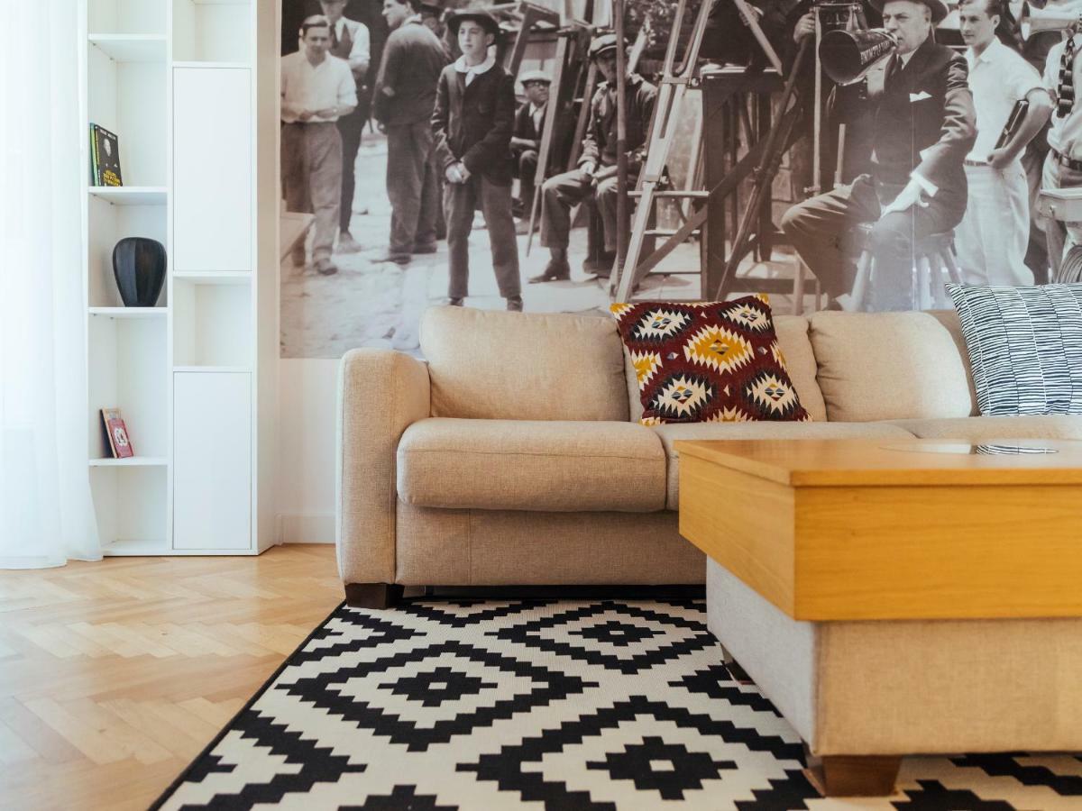 Alba Apartment On Calea Victoriei Bukares Bagian luar foto