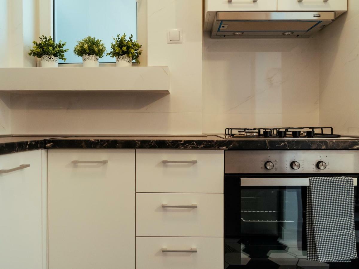 Alba Apartment On Calea Victoriei Bukares Bagian luar foto