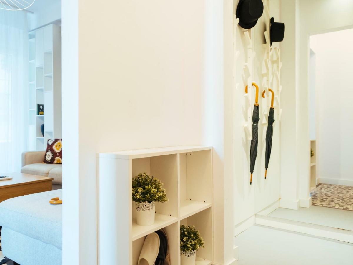 Alba Apartment On Calea Victoriei Bukares Bagian luar foto