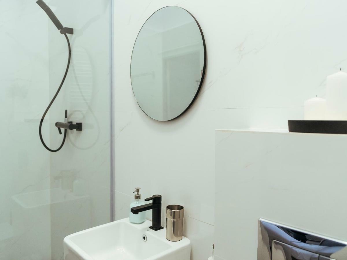 Alba Apartment On Calea Victoriei Bukares Bagian luar foto