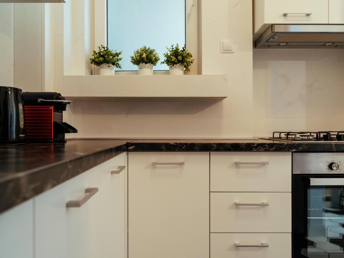 Alba Apartment On Calea Victoriei Bukares Bagian luar foto
