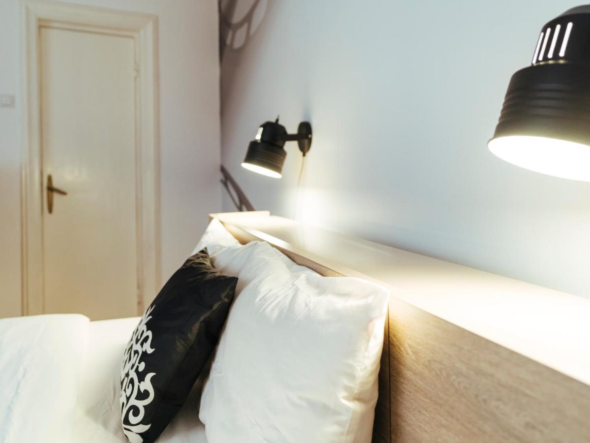 Alba Apartment On Calea Victoriei Bukares Bagian luar foto