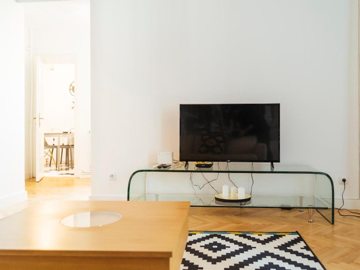 Alba Apartment On Calea Victoriei Bukares Bagian luar foto
