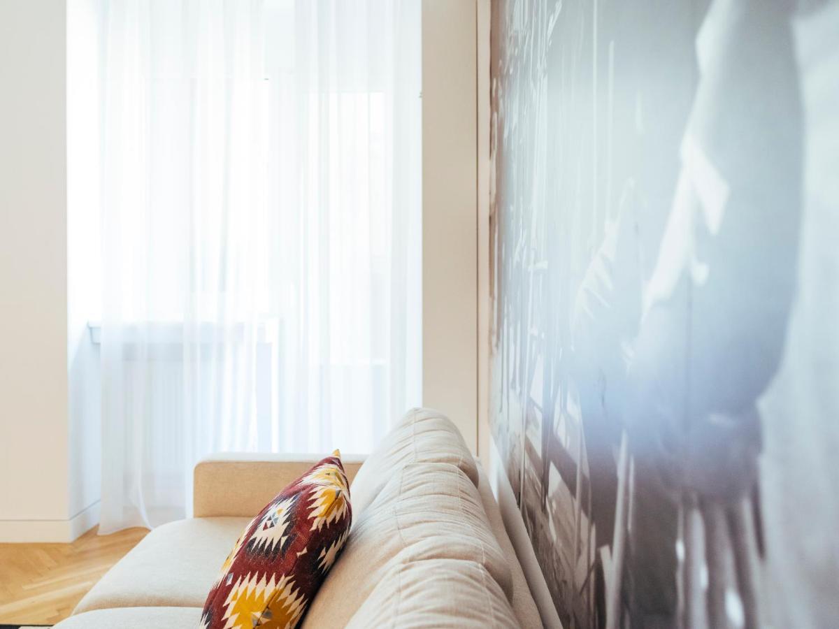 Alba Apartment On Calea Victoriei Bukares Bagian luar foto