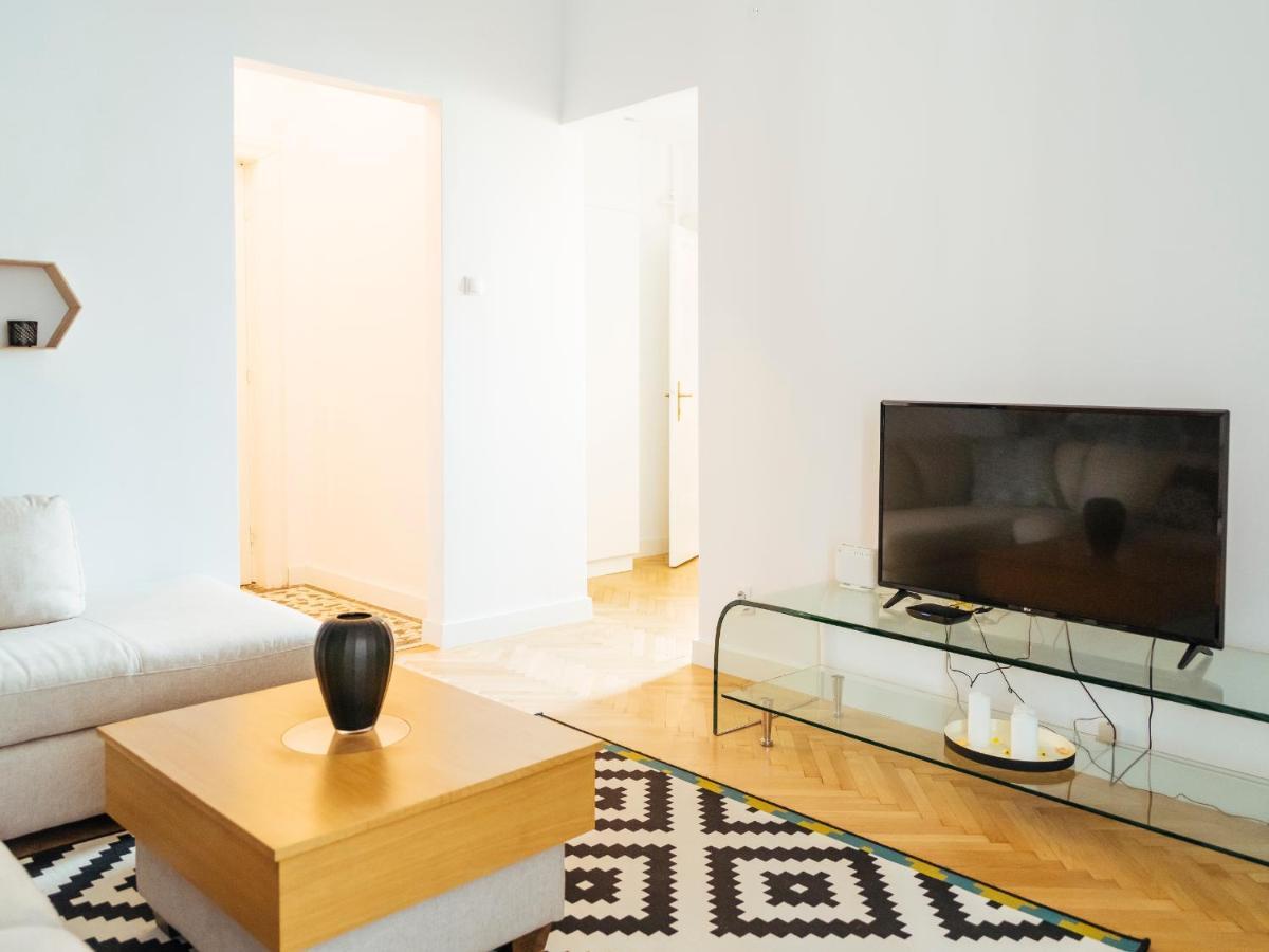 Alba Apartment On Calea Victoriei Bukares Bagian luar foto